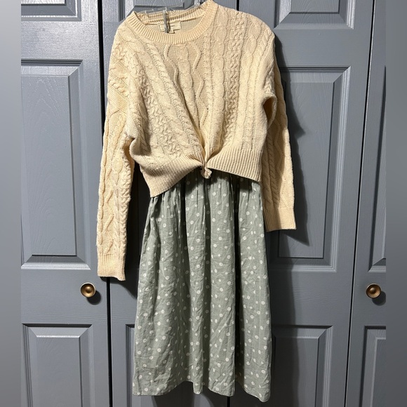 ‼️SOLD‼️ 💚🤍Sage Green Polka Dot Smocked Dress🤍💚 - Picture 2 of 3